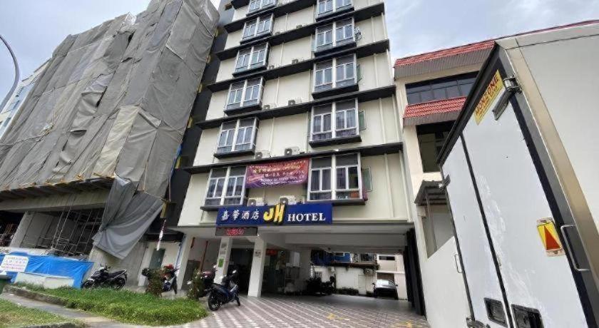 Hotel Jh *